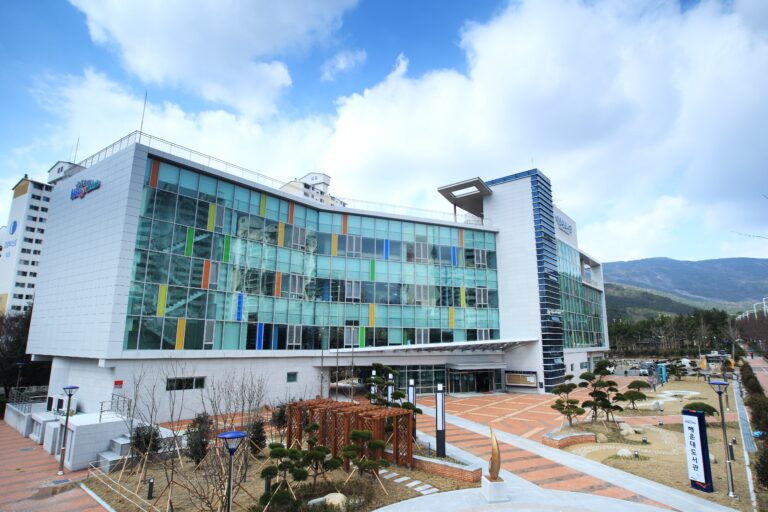 17-1. Busan Metropolitan Haeundae Library(out)